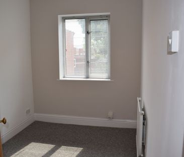 Three bedroom home in the heart of Bedminster - Photo 2