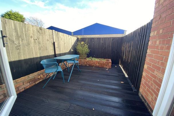3 bedroom semi-detached house to rent - Photo 1
