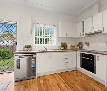 Recently renovated, spacious and light filled home - Photo 4