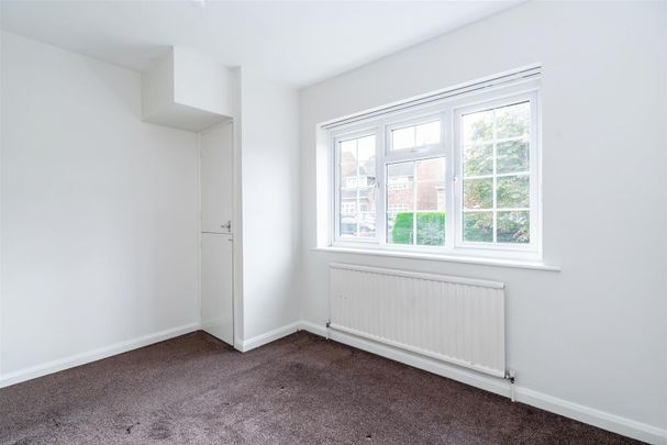 Hill Avenue, Hazlemere - Photo 1