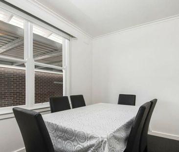 Stylish Family Living in Quiet Court Location - Photo 2