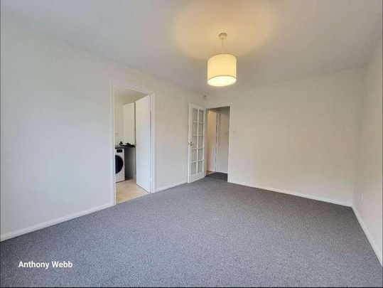 Cherry Blossom Close, Palmers Green, N13 - Photo 1