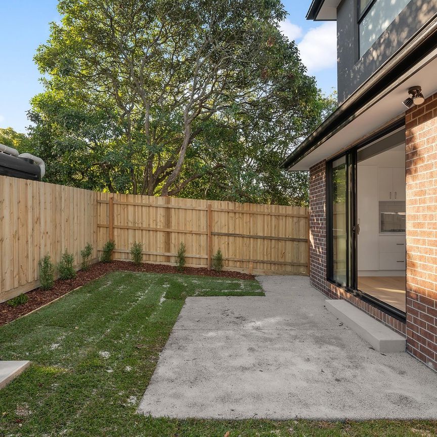 2/18 Mines Road, Ringwood - Photo 1