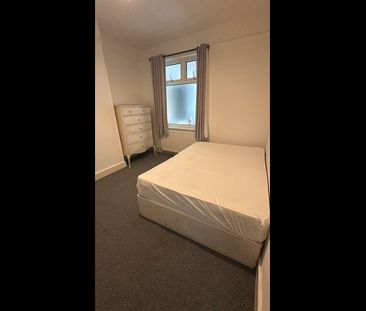 Room in a Shared House, Babington Road, NW4 - Photo 3