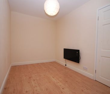 1 bed apartment to rent in Belsay Gardens, Gosforth, NE3 - Photo 2