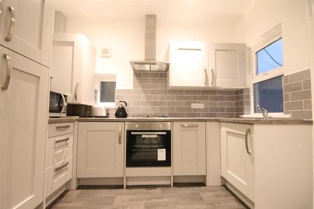 6 bedroom terraced house to rent - Photo 4