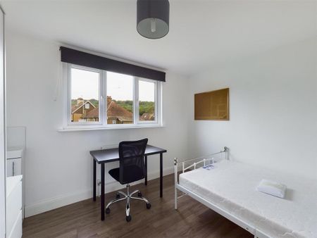 6 bedroom semi-detached house to rent - Photo 4