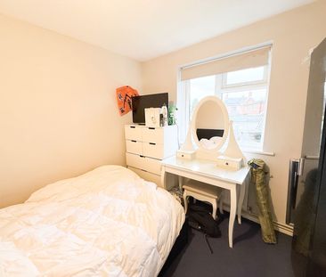 Chase Road, Lindford, Bordon, GU35 0RS - Photo 4