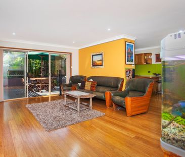 Vibrant Townhouse In Ideal Location - Photo 1