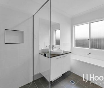 Two Living Zones - Walking Distance to Parks - Ducted AC - Photo 3