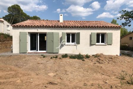 Location Maison 4 pièces 80m² SALERNES 83690 - Photo 4