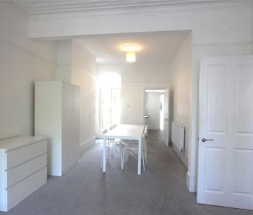 Terraced house to rent - Photo 4