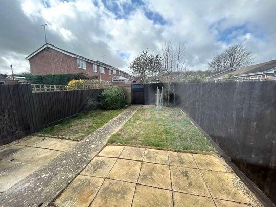 Masefield Road, OX16 - Photo 1