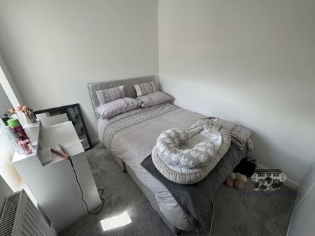 3 bedroom end of terrace house to rent - Photo 4