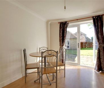 4 bedroom semi-detached house to rent - Photo 2