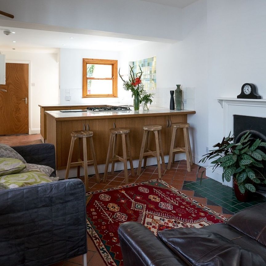 4 Bed Semi-Detached House, Montague Road, LE2 - Photo 1