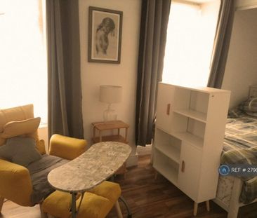 1 bedroom in a house share to rent - Photo 5