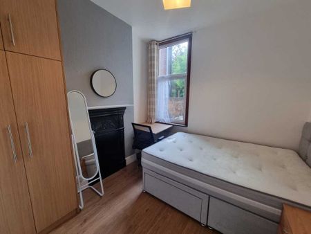 4 Bed Student Accommodation - Photo 4