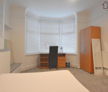 4 bedroom end of terrace house to rent - Photo 5