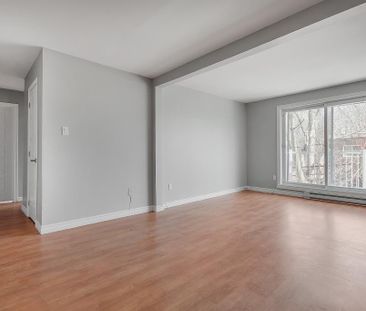 logement 5 1/2 au RC avec cour privée, cabanon et 2 stationnements,... - Photo 1