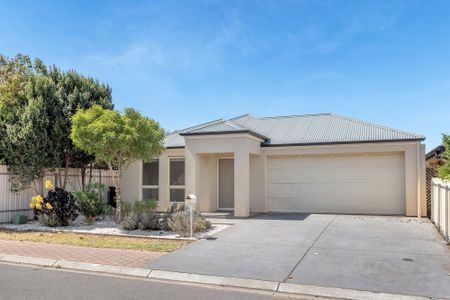 Freshly painted four bedroom home - Photo 4