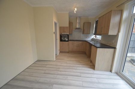 3 bedroom terraced house to rent - Photo 3