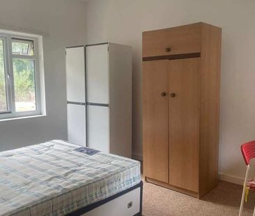1 Bed Flat, Derby Road, NG7 - Photo 6