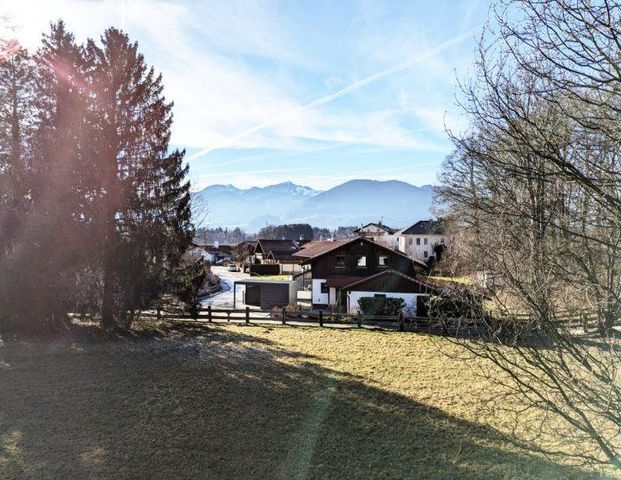 Großzügige 3-Zimmer-Wohnung mit zwei Balkonen & traumhaftem Bergblick in Raubling-Reischenhart - Photo 1