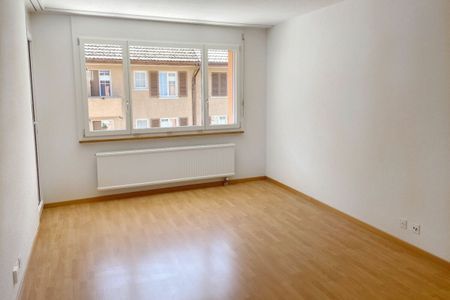 Zentral gelegene und helle 2-Zimmerwohnung mit Hallenbad zur Mitbenutzung - Photo 2