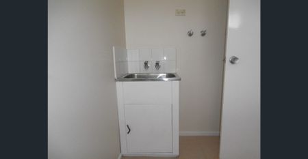 Less Than 5 Minute Walking Distance To Station And Shops - Photo 4