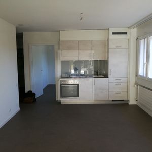 Appartement protégé de 2 pièces, réservé aux personnes à l'AVS/AI - Foto 2