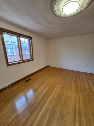 For Lease - 256 Cocksfield Avenue Unit# Rm 2, Toronto, Ontario - Photo 1