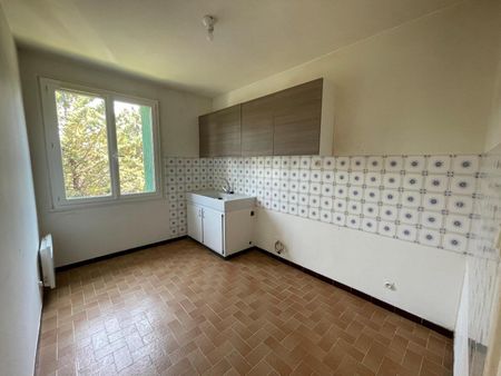 Location Appartement 3 pièces 64m² ST MAXIMIN LA STE BAUME 83470 - Photo 3