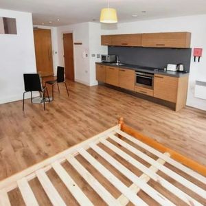 Studio Flat, Vallea Court, M4 - Photo 2