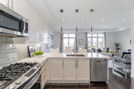 Condo Townhouse For Lease | W9246201 - Photo 5