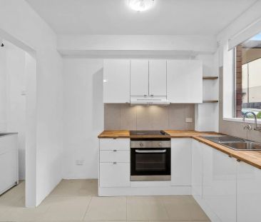 Modern Apartment in Prime Location - Photo 4