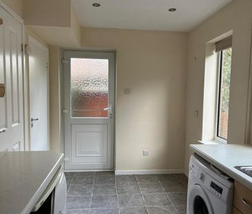 2 bedroom semi-detached house to rent - Photo 5