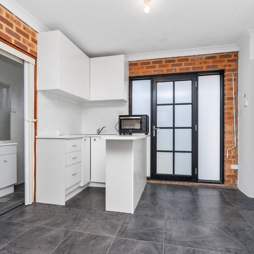 Affordable One bedroom flat - Water Usage included - Photo 1