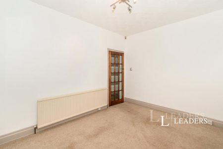 3 bedroom semi-detached house to rent - Photo 2