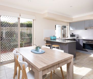 Modern 3 Bedroom Townhouse - Fully Air Conditioned - Photo 4