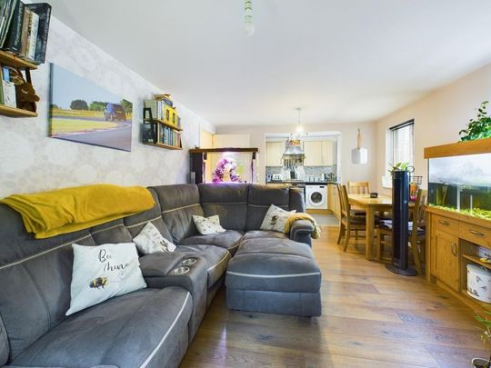 2 bedroom flat to rent - Photo 1