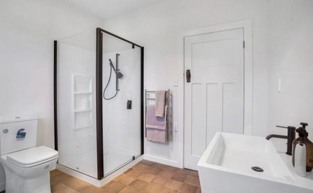 Easy Care Home - Photo 2