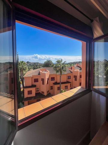 Apartment in El Paraiso, Costa del Sol - Photo 2