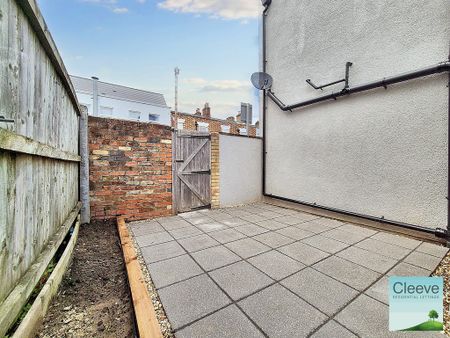 2 bed end of terrace house to rent in Hungerford Street, Cheltenham, GL50 - Photo 2