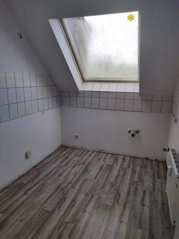 WBS erdorderlich! ***TOP*** helle, teilrenovierte 4 Zimmer Wohnung sucht neuen Mieter! - Foto 3