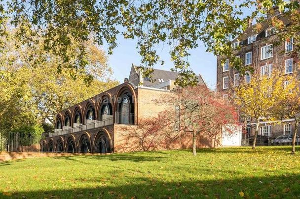 Highgate Road, London, NW5 - Photo 1