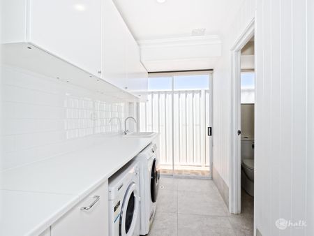 GREAT LOCATION !! FULLY FURNISHED 3X1 FAMILY HOME WALKING DISTANCE TO THE BEACH!! - Photo 5