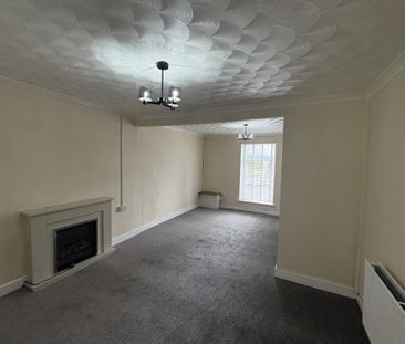3 bedroom end of terrace house to rent - Photo 1