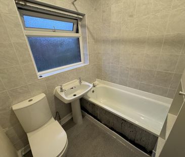 3 bedroom semi-detached house to rent - Photo 6