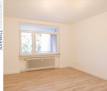 Helle, teilsanierte 3 Zimmer-Wohnung mit Sonnenbalkon und durchdach... - Photo 2